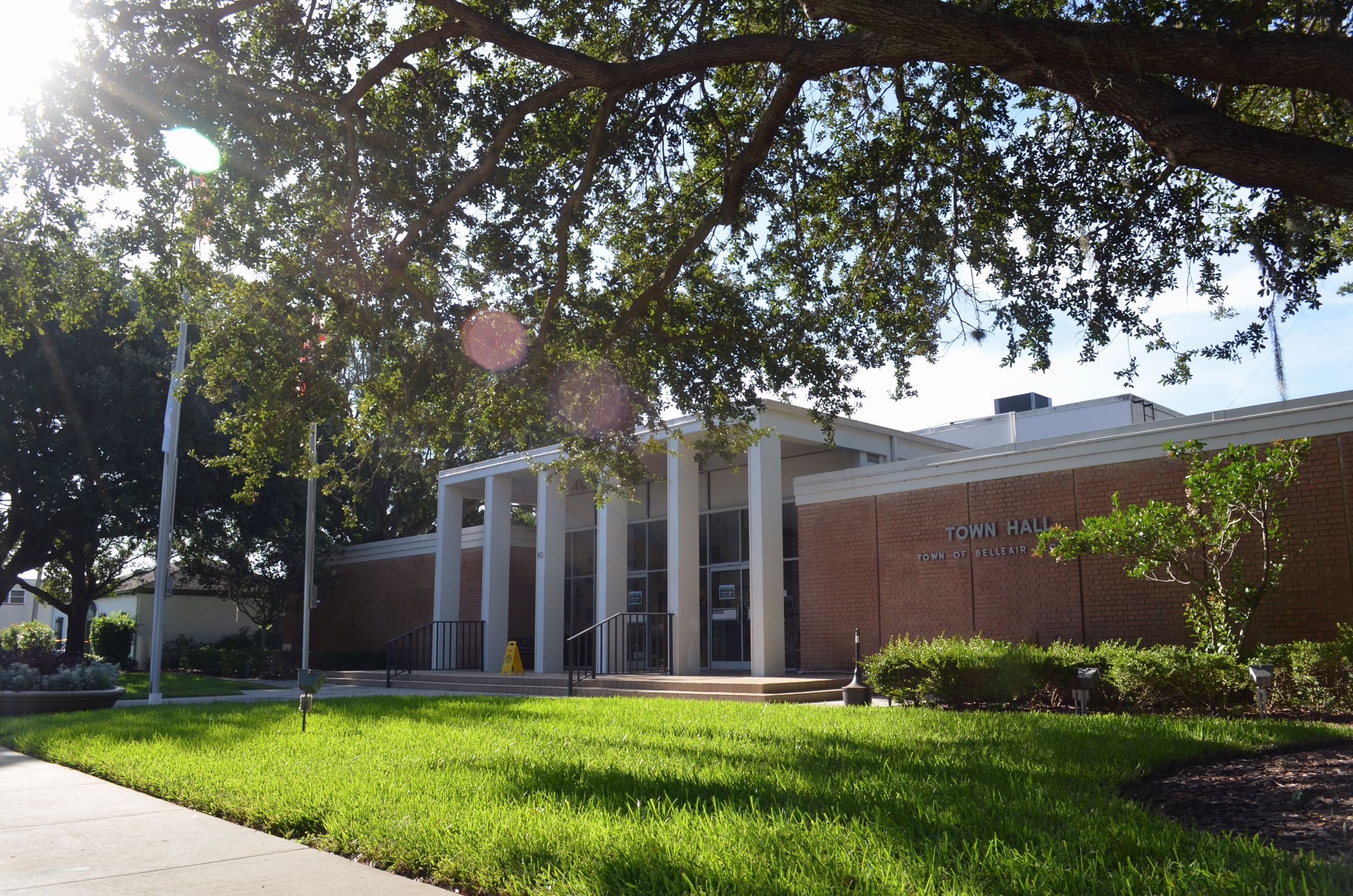 Belleair's Town Hall building from the parking lot's view.